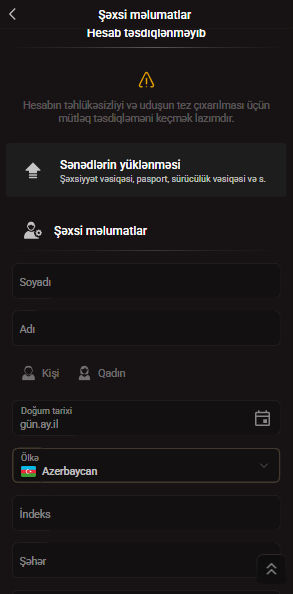 Qeydiyyat düyməsi, giriş linki və razılıq üçün iki checkbox olan mobil qeydiyyat mərhələsi